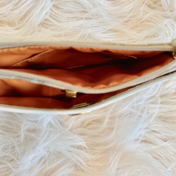 Coach Classic Signature C Turnlock Wristlet - Picture 4 of 6